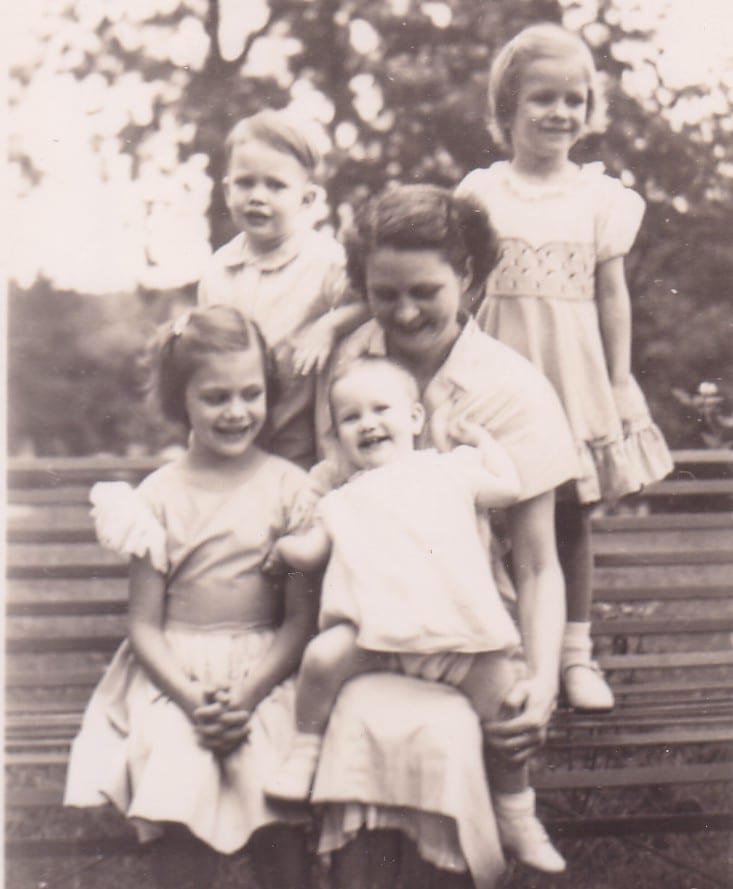Lillie, David, Demaris, &Mother holding Annis