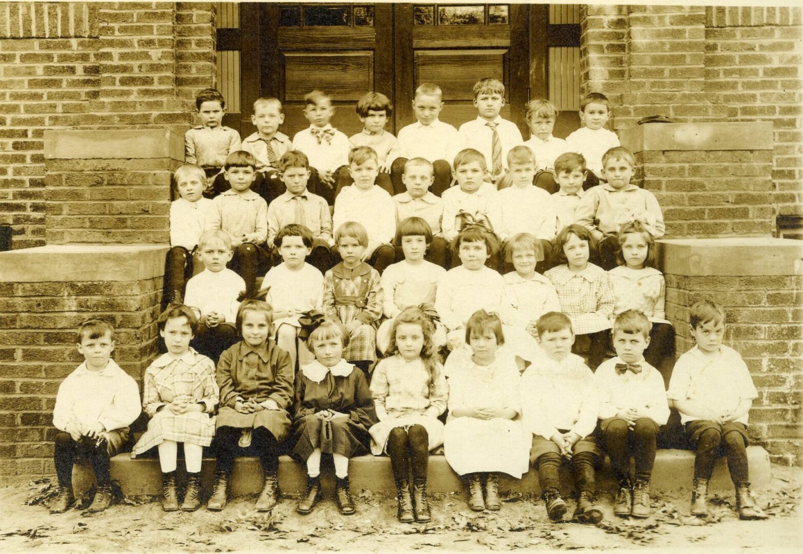 Hapeville College Street School c 1916 -- Josephine Grace Humphries is 2nd row, second from right